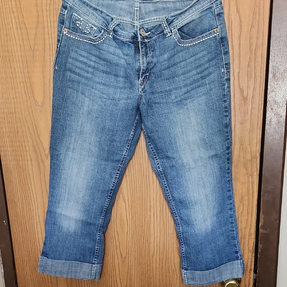 Jordache Medium Wash Cropped Ankle Jeans